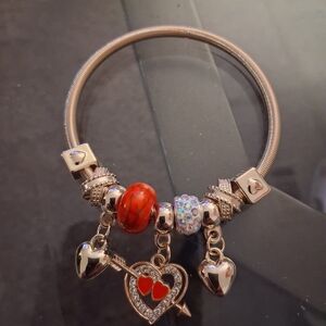 Elegant Heart Charm Gold Tone Bracelet